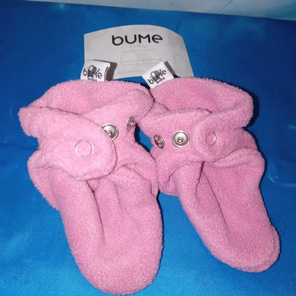 Bume Baby Pink Cozy 0-3 months Infant adjustable Soft Fleece Booties NEW